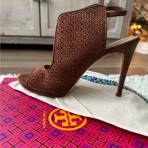Tory Burch Sandals. New in box, never worn. Size 8.5
